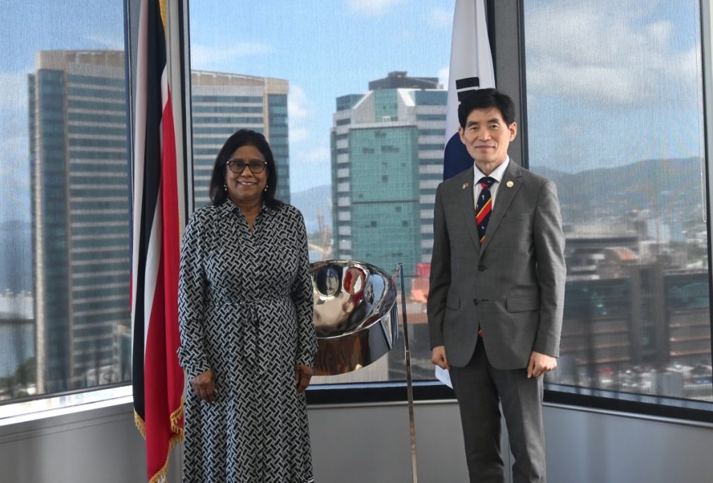 South Korean Ambassador pays inaugural courtesy call on Minister of Trade & Industry