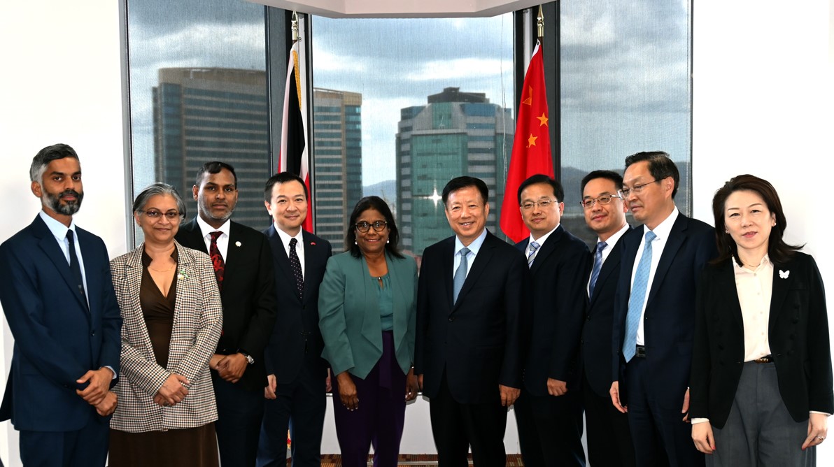 Senator the Honoourable Paula Gopee-Scoon, Minister of Trade and Industry (centre left), and Mr. Fang Wei, Vice Governor of the Jiangsu Provincial People’s Government, China (centre right) accompanied by a delegation from the Jiangsu Provincial People’s Government, China, at the Ministry’s headquarters in Nicholas Towers, Port of Spain. At third from left is Permanent Secretary in the Ministry of Trade and Industry, Mr. Randall Karim.