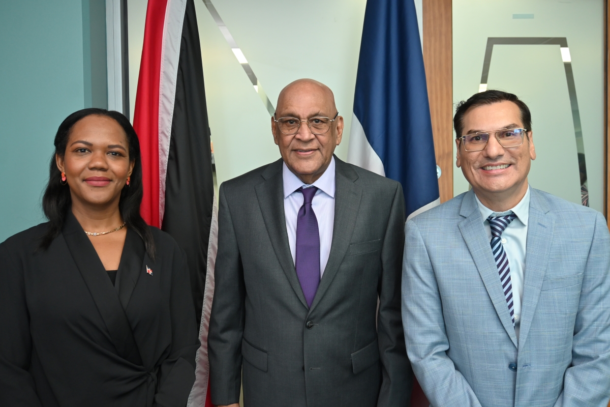 Senator the Honourable Satyakama Maharaj, Minister of Trade, Investment and Tourism (centre), with Ms. Ana Suero Santana, Chargé d’Affaires, a.i., of the Embassy of the Dominican Republic in Port of Spain (left), and Dr. Colin Neil Gosine, Parliamentary Secretary in the Ministry, following today’s meeting at the Ministry’s headquarters.