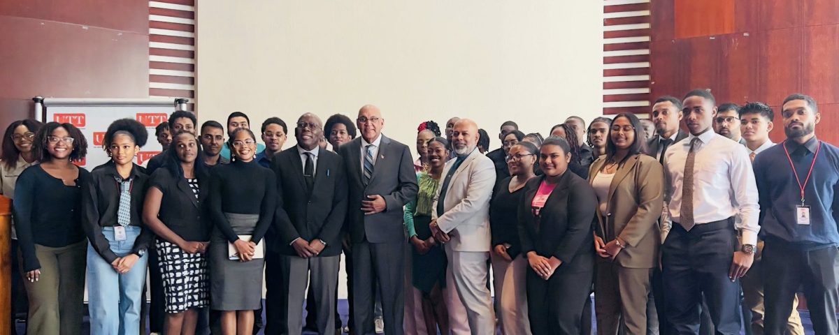 Group photo with Minister, UTT staff and students