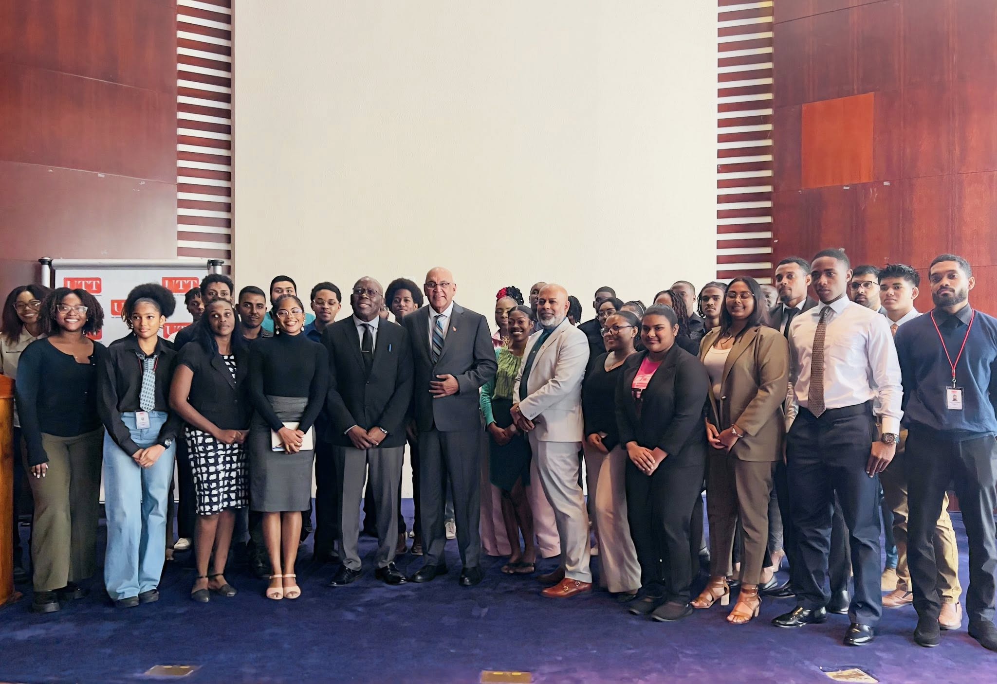 Group photo with Minister, UTT staff and students