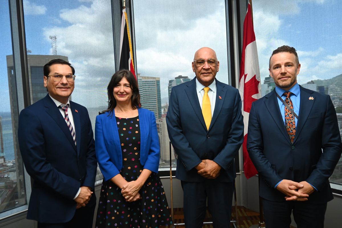 Group photo of Minister of Trade, Parliamentary Secretary of the Ministry of Trade, Investment and Tourism, Director General for Central America and the Caribbean, Global Affairs Canada, High Commissioner for Canada to the Republic of Trinidad and Tobago